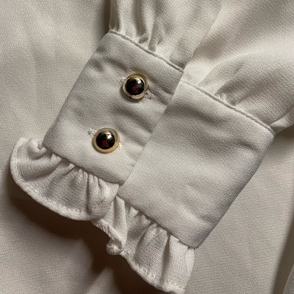 White blouse - Picture 3 of 5